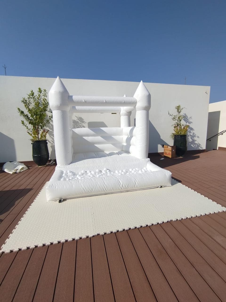 Klub Classic · White Wonderland · West Bay